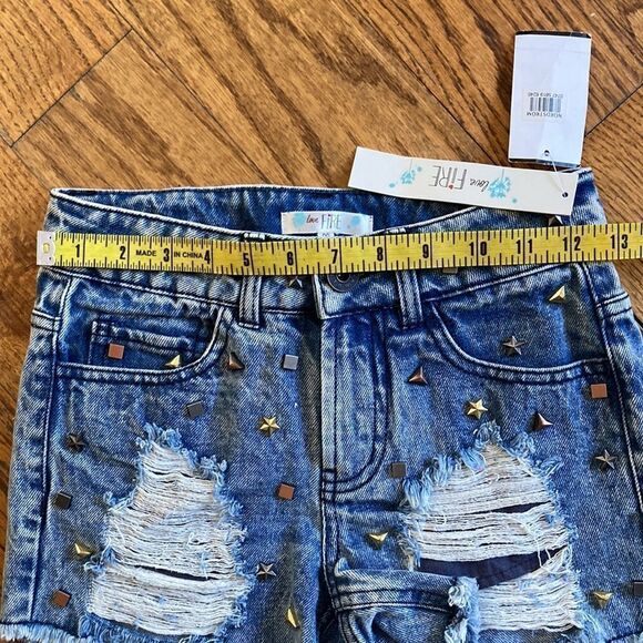 Love Fire Distressed Embellished Raw Hem Shorts Size 00 New With Tags - Picture 6 of 11